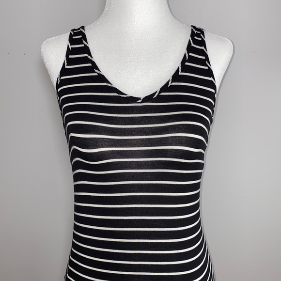 Reitmans Tank Top Reversible Striped Black and White - Picture 5 of 14